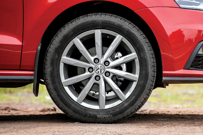 Hyundai Grand i10 Nios Turbo vs Volkswagen Polo 1.0 TSI comparison