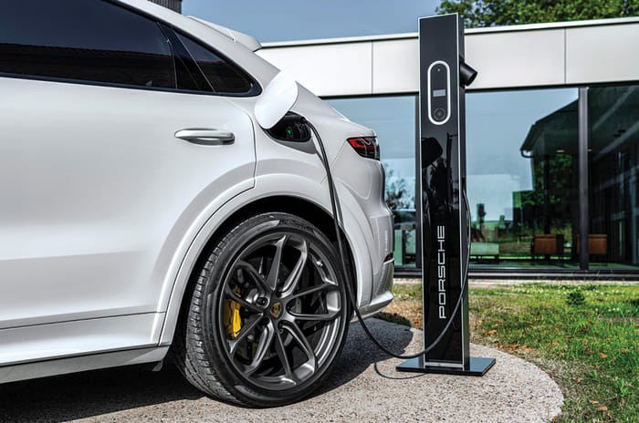 2019 Porsche Cayenne Turbo S E-Hybrid Coupe review, test drive