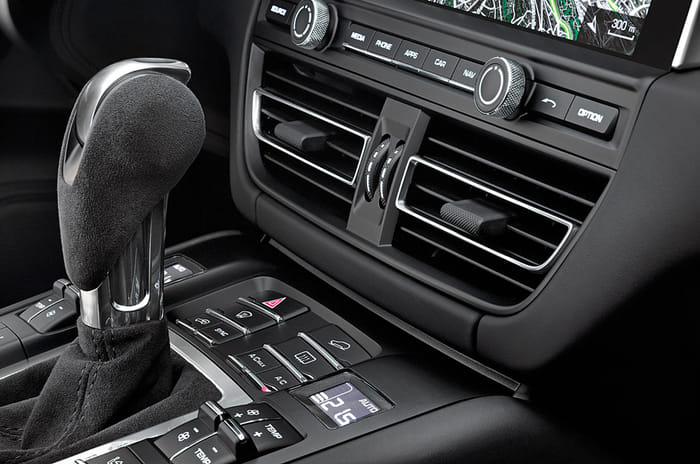 Porsche Macan centre console