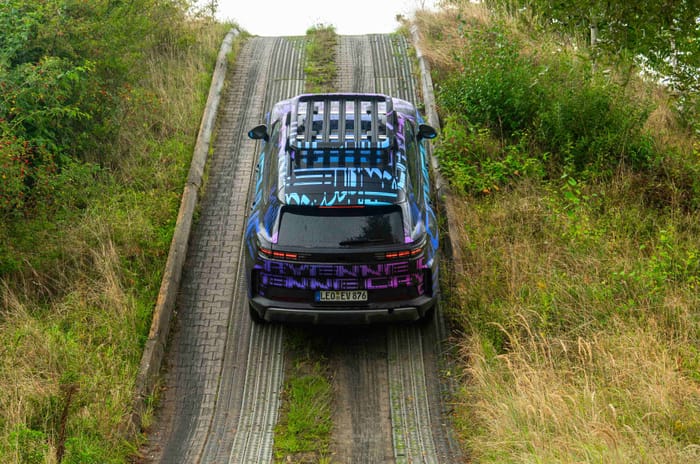 Porsche Cayenne Electric upward incline off road