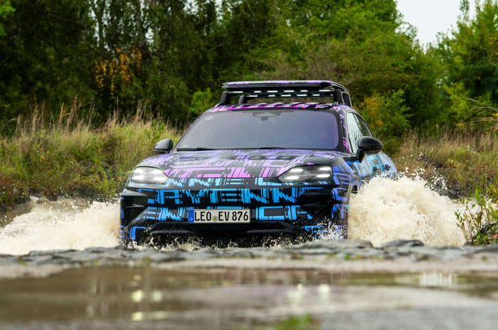 Porsche Cayenne Electric water wading