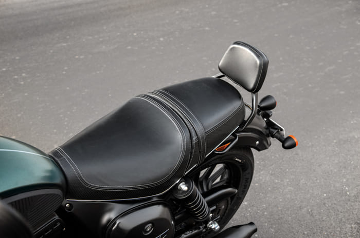 Yezdi Roadster vs Royal Enfield Meteor 350 comparison