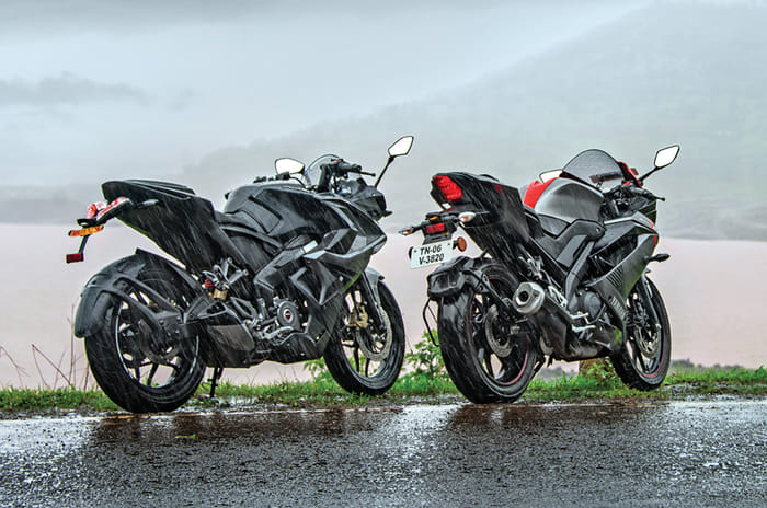 Bajaj Pulsar RS200 vs Yamaha YZF-R15 V3.0