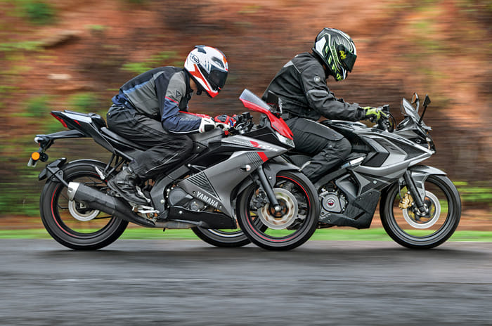 Bajaj Pulsar RS200 vs Yamaha YZF-R15 V3.0