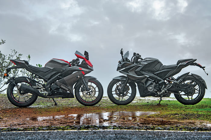 Bajaj Pulsar RS200 vs Yamaha YZF-R15 V3.0