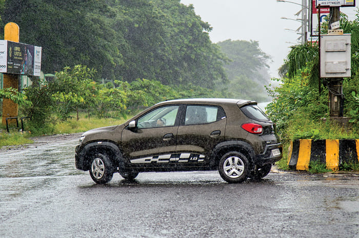 Renault Kwid side action U-turn