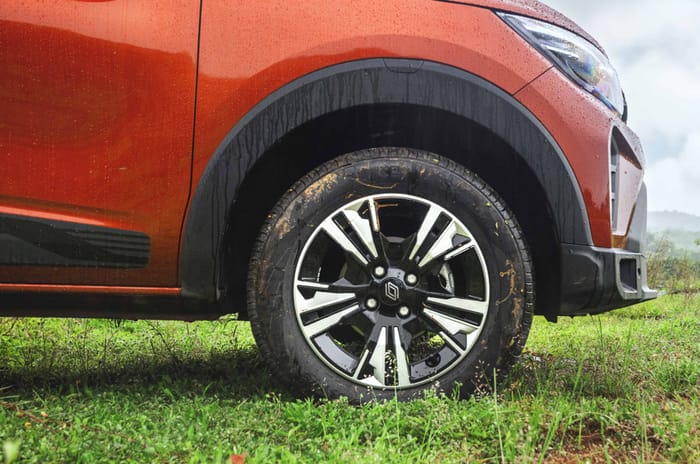 2025 Renault Triber alloy wheels