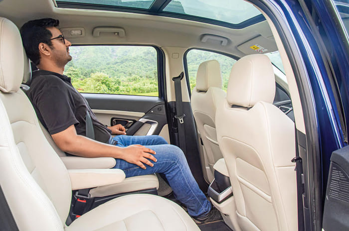 Hyundai Alcazar Vs Tata Safari comparison