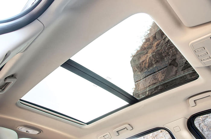 Hyundai Alcazar Vs Tata Safari comparison