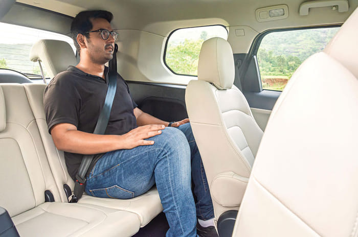 Hyundai Alcazar Vs Tata Safari comparison