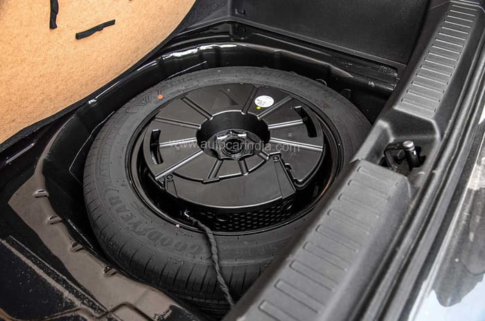 Volkswagen Taigun vs Skoda Kushaq 1.0 TSI comparison