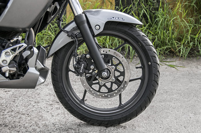 Suzuki Intruder FI front wheel Suzuki Intruder FI front wheel