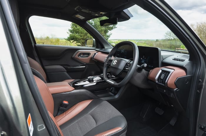 Suzuki e Vitara interior