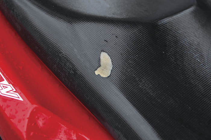 TVS-Apache-RTR-160-4V-seat