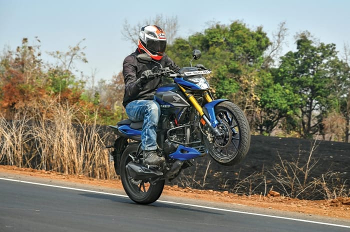 Bajaj Pulsar NS200 vs Honda Hornet 2.0 vs TVS Apache RTR 200 4V comparison