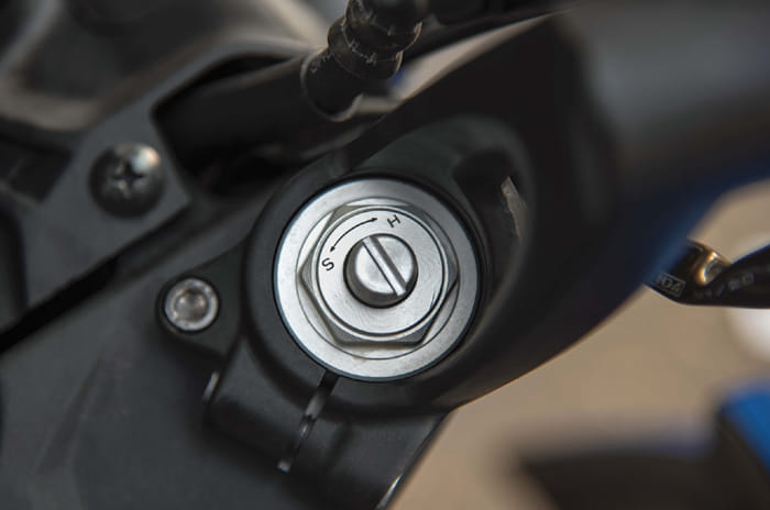 TVS-Apache-RTR200-4V-2