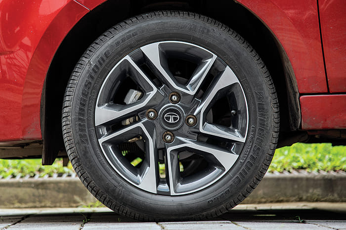 Tata Tigor XZA AMT tyre