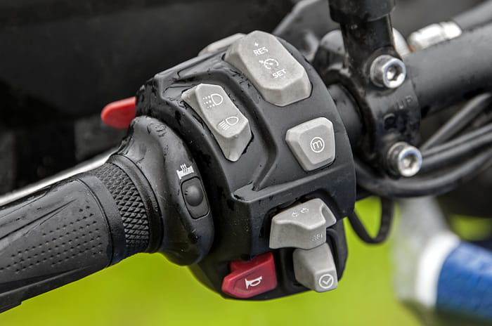 Triumph Tiger 800 XRx switch Triumph Tiger 800 XRx switch