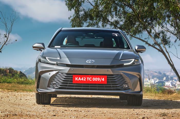 Toyota Camry front head on static