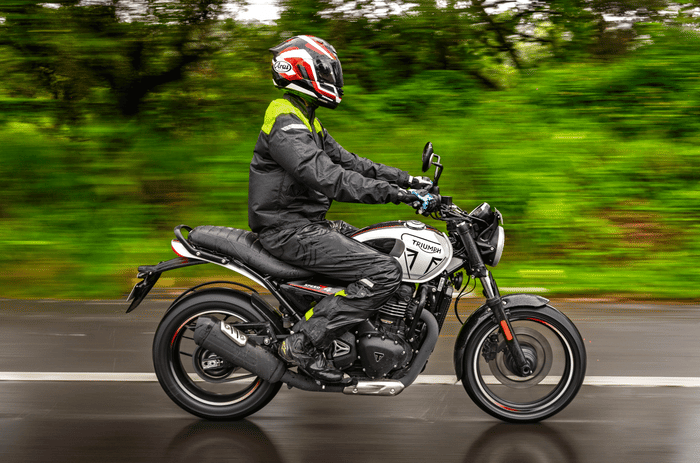 Triumph Speed T4 review side pan Triumph Speed T4 review side pan
