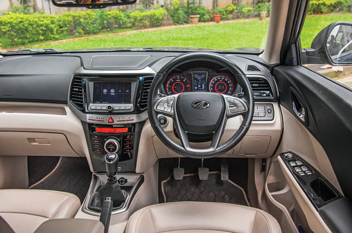 Hyundai Venue vs Mahindra XUV300 diesel comparison