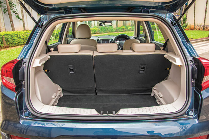 Hyundai Venue vs Mahindra XUV300 diesel comparison