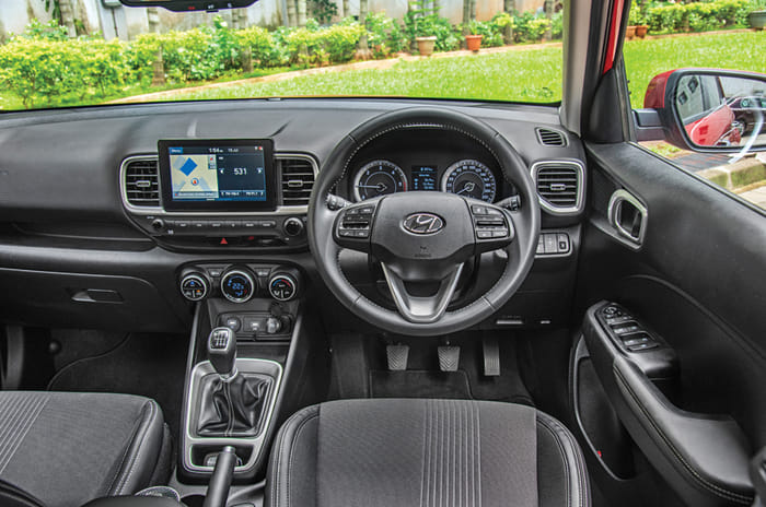 Hyundai Venue vs Mahindra XUV300 diesel comparison