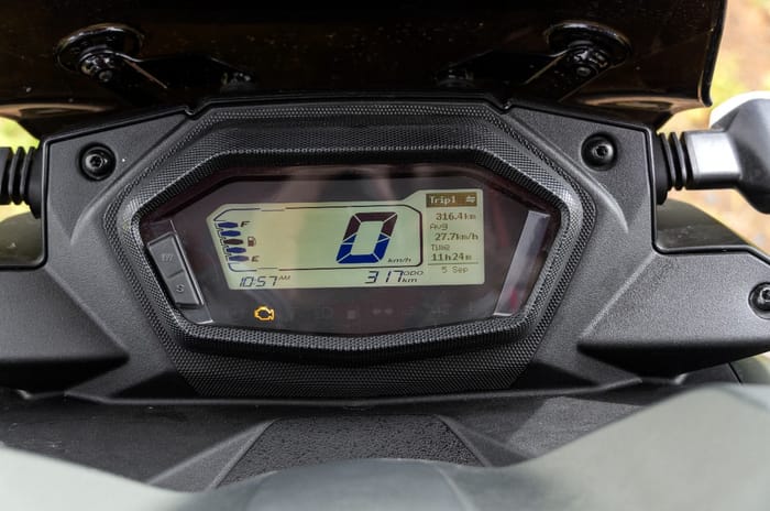 Hero Xoom 160 LCD display