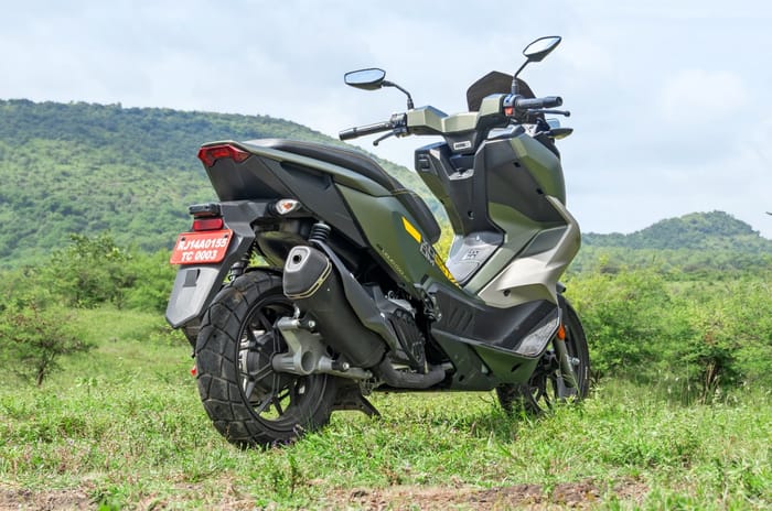 Hero Xoom 160 rear right side static in field