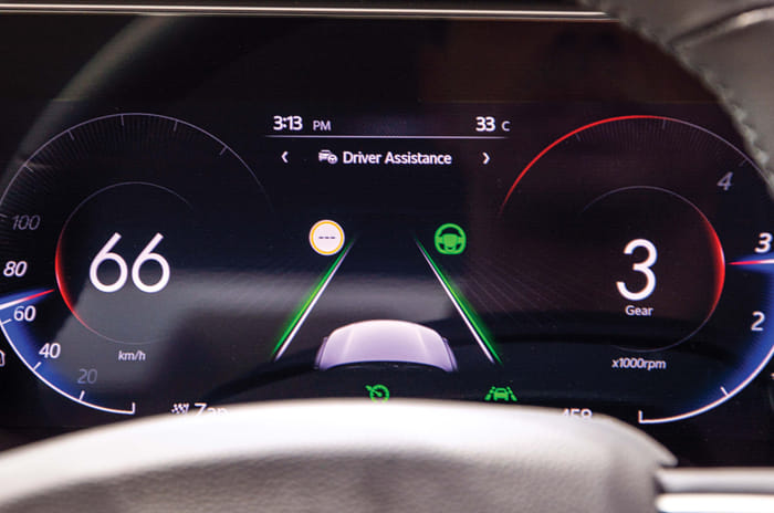 Mahindra XUV700 vs Tata Safari comparison