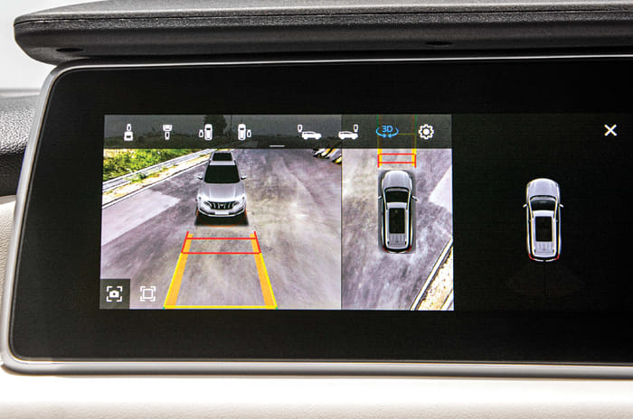 Mahindra XUV700 vs Tata Safari comparison