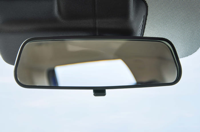 Mahindra XUV700 vs Tata Safari comparison