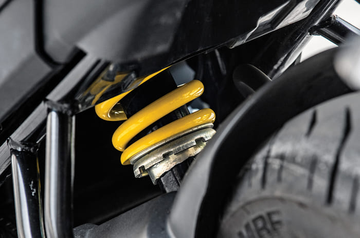 Yamaha FZ25 suspension