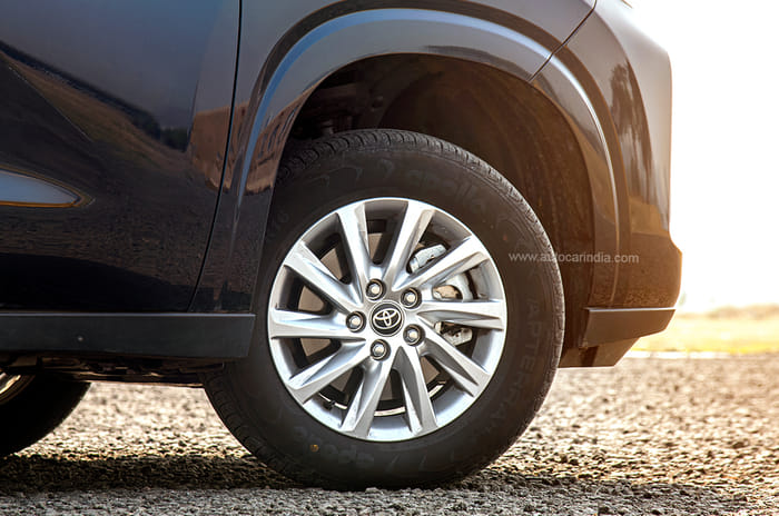 Toyota Innova Hycross petrol AT review, real world fuel economy tested