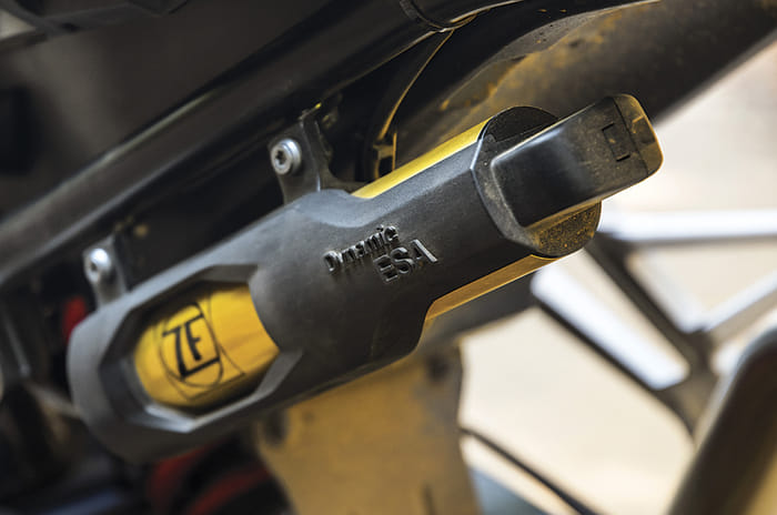 Triumph Tiger 800 XCX Vs BMW F 850 GS Pro comparison