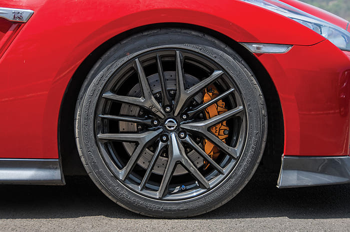 2018 Mercedes-AMG GT R vs Nissan GT-R comparison