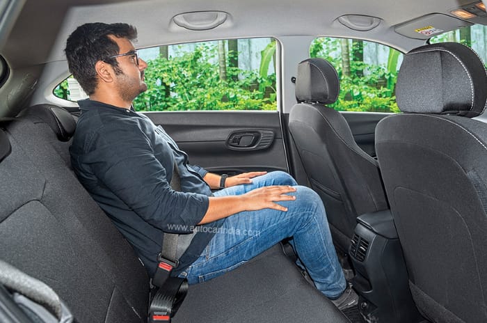 Toyota Glanza vs Maruti Baleno vs Hyundai i20 vs Tata Altroz comparison