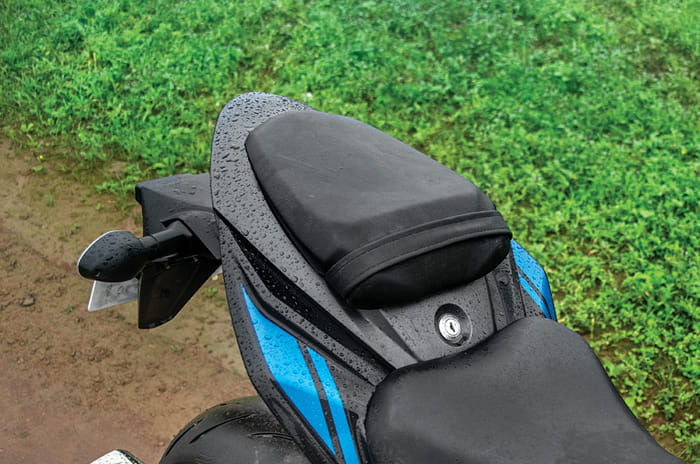 Suzuki GSX-S750 seat