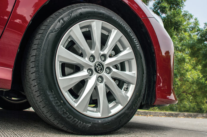 New Toyota Camry Hybrid review, test drive