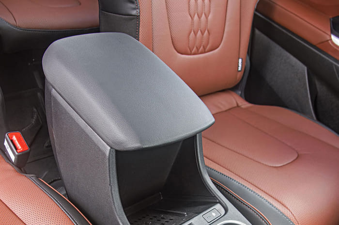 Hyundai Alcazar Vs Tata Safari comparison