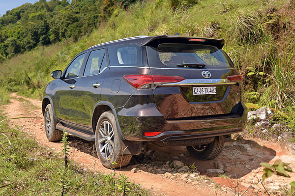 2016 Toyota Fortuner India review, test drive