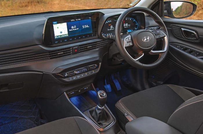 Hyundai i20 vs Tata Altroz comparison