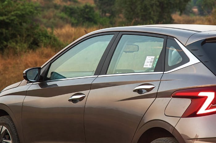 Hyundai i20 vs Tata Altroz comparison