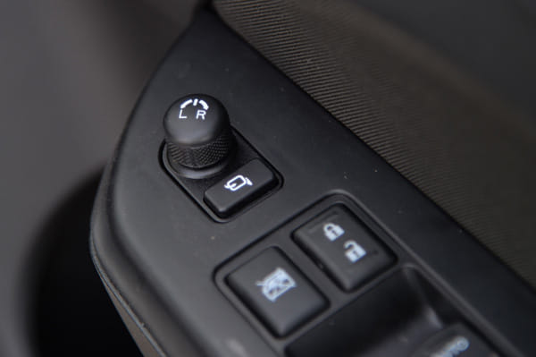 Maruti Swift facelift first look review