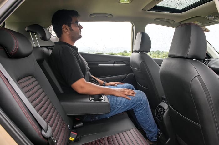 Kia Sonet vs Hyundai Venue comparison