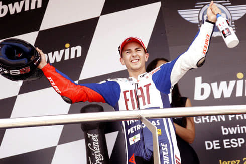 Lorenzo beats Pedrosa 