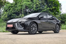 Lexus ES Front Right Three Quarter Lexus ES Front Right Three Quarter