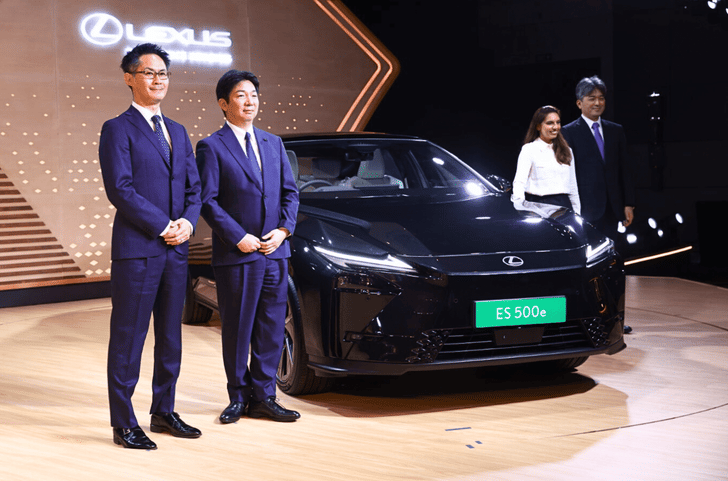 Lexus Es Front Left Three Quarter