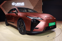 Lexus Es Front Right Three Quarter