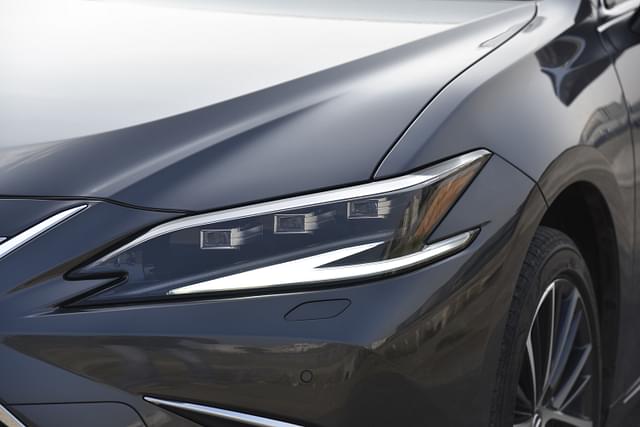 Headlight Image - 11030